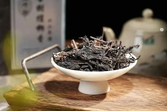 黑茶的功效与作用和副作用及禁忌（黑茶的功效与作用适合什么季节喝）