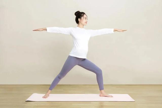 胎教瑜伽动作文字教学（胎教瑜伽动作）