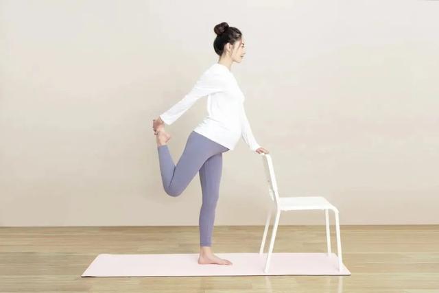 胎教瑜伽动作文字教学（胎教瑜伽动作）