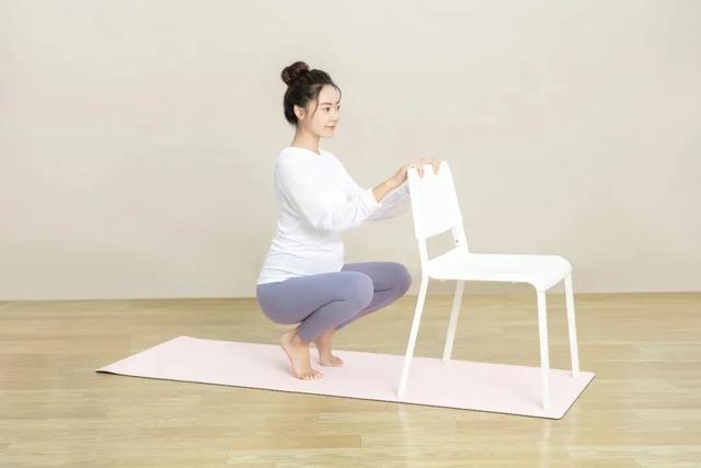 胎教瑜伽动作文字教学（胎教瑜伽动作）