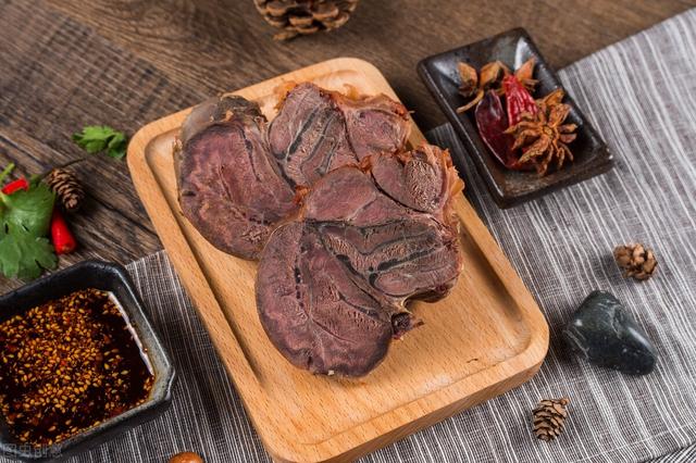 秘制酱牛肉的正宗做法？年夜饭必备菜系之——秘制酱牛肉