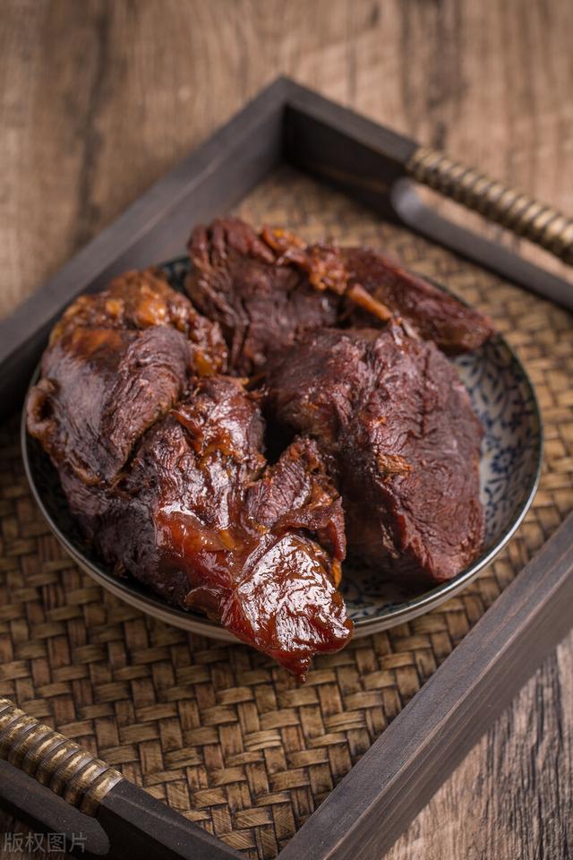 秘制酱牛肉的正宗做法？年夜饭必备菜系之——秘制酱牛肉